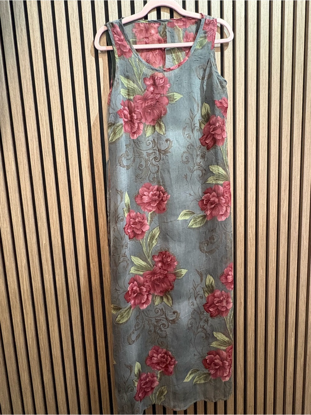 Sleeveless Floral Maxi Dress in Gray with Rose Print